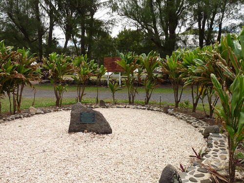 Maori Memorial near Muri Beach