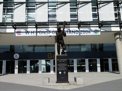 Bill Ponsford statue outside the MCG