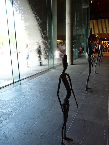 Statue in front of the waterwall at the National Gallery of Victoria