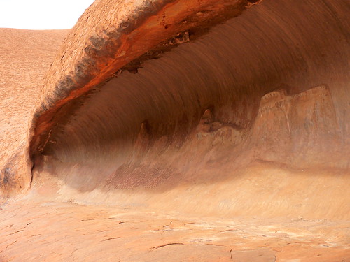 Wave shaped cave at Uluru