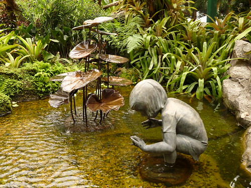 ‘Little girl with shell’ sculpture