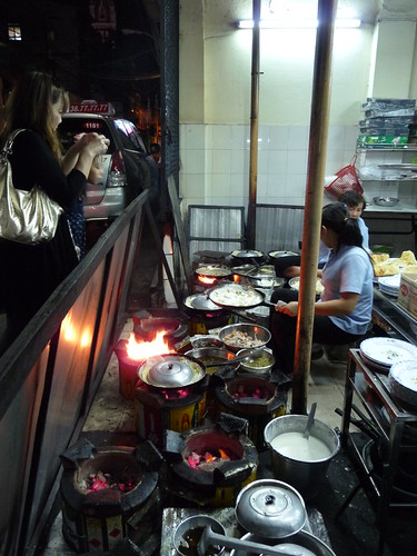 Making fresh pancakes with prawns, pork and vegetables