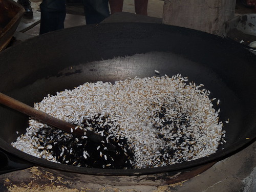 Popping the corn using hot sand