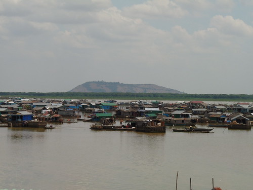Chong Khneas floating village