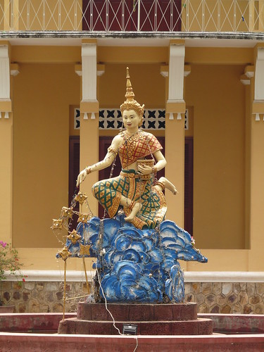 Statue in Siem Reap
